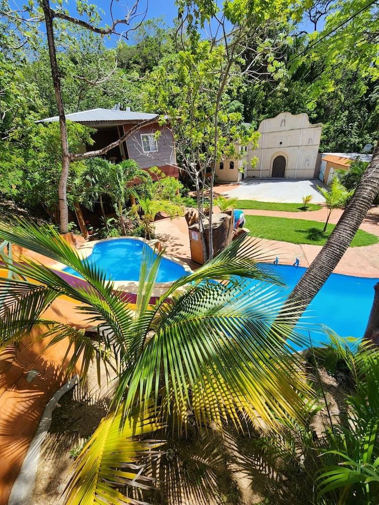 Lenca World Hotel in Bay Islands Department