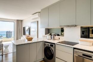 Alluring 2bed Apt w Sea Mountain Views Marlo Vale Hotel in Sea Point
