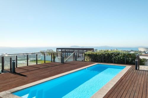 Bright 2bed in Sea Point w Sea Views Helio Haven Hotel in Sea Point