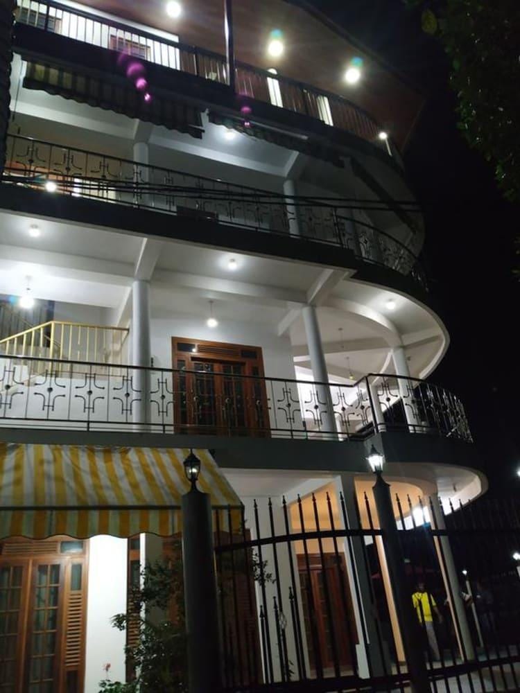 Chef Guru Hotels Hotel in Central Province