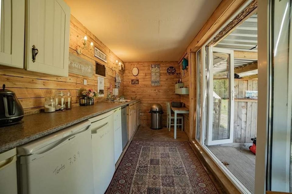 Bell Tent Glamping Hotel in Eastleigh District