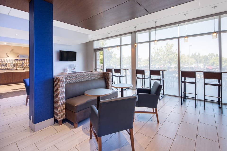 Holiday Inn Express And Suites Chico By IHG Hotel in Chico