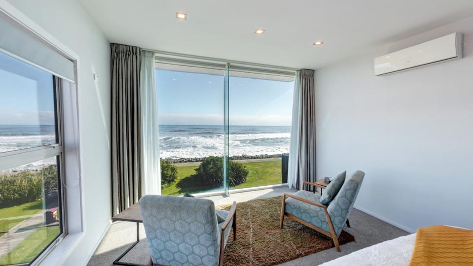 Beachfront Hotel Hotel in West Coast