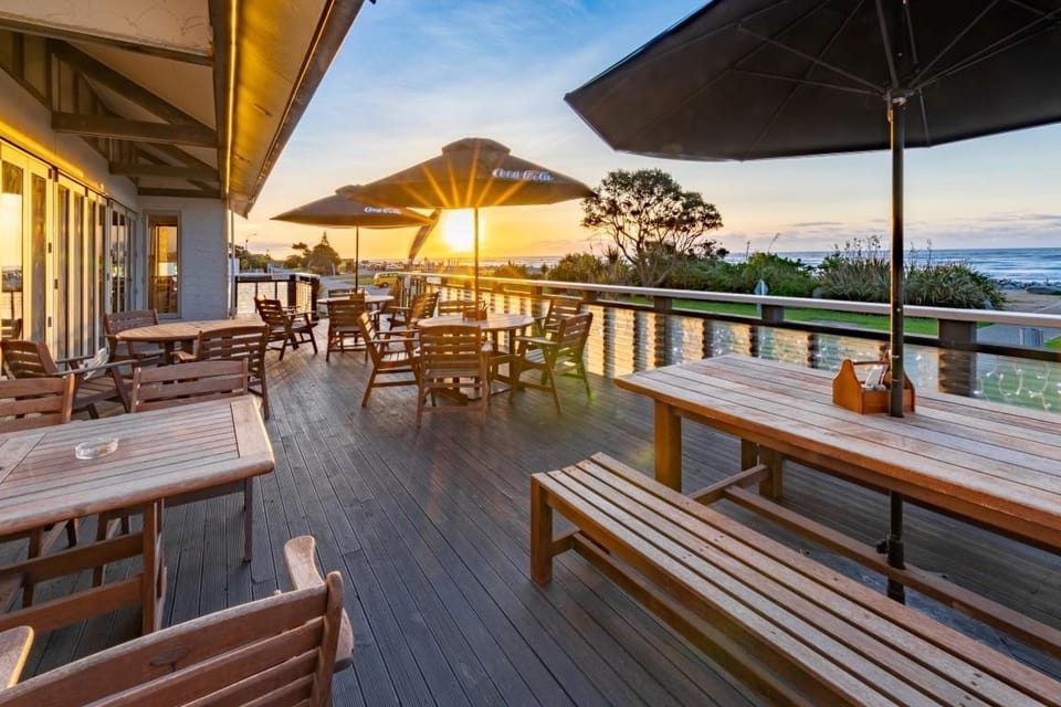 Beachfront Hotel Hotel in West Coast