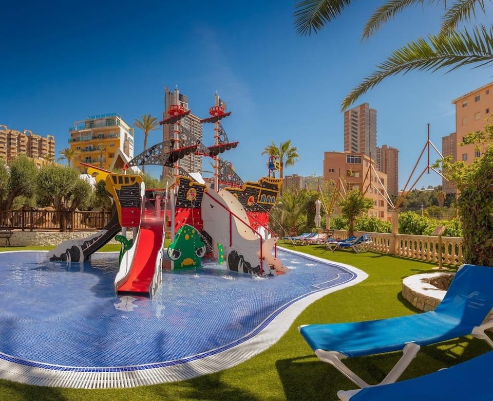 Apartotel Magic Tropical Splash Hotel in Benidorm