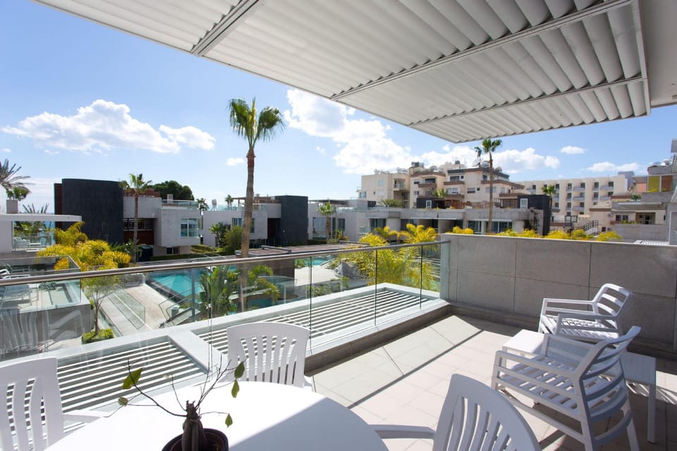 Opera Exclusive Apartments Hotel in Germasogeia