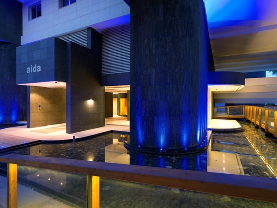 Opera Exclusive Apartments Hotel in Germasogeia