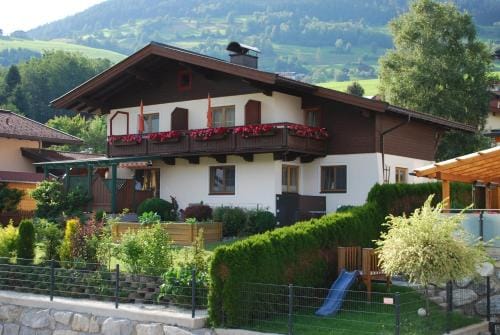 Haus Deutinger Hotel in Piesendorf