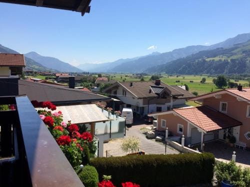 Haus Deutinger Hotel in Piesendorf