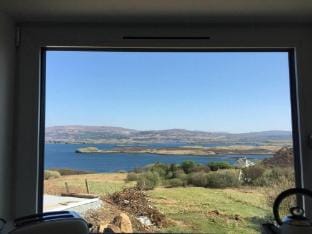 Birdsong Bothy Inviting 1 Bedroom House in Colbost Hotel in Scotland
