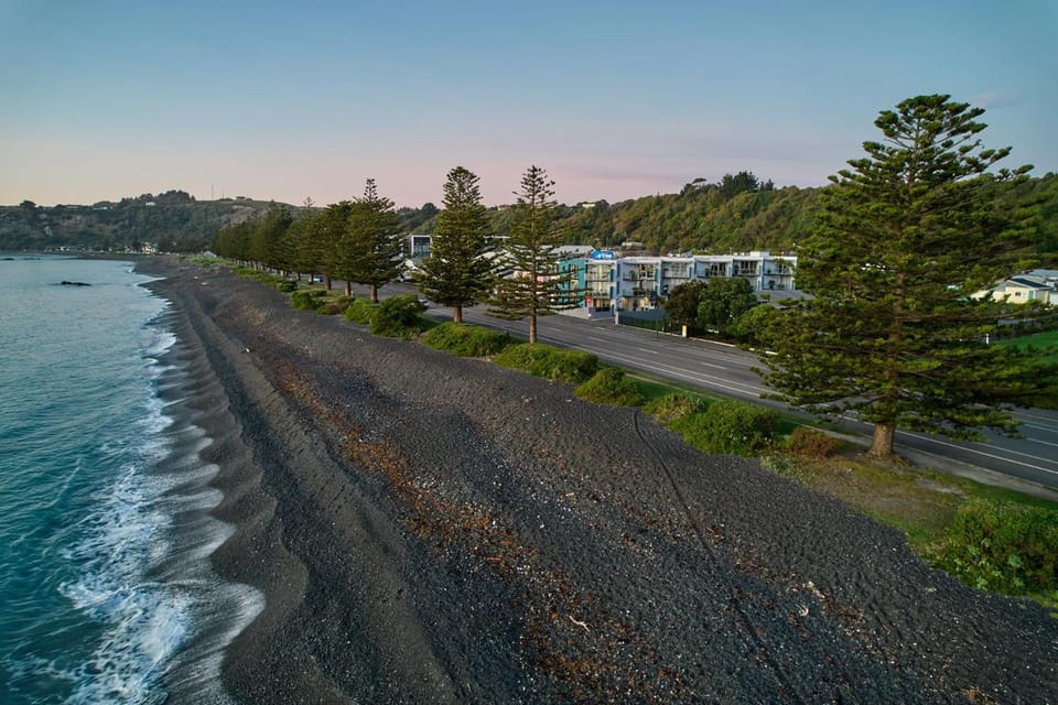 Waves by Kaikoura Holiday Home Apartment hotel in Kaikōura