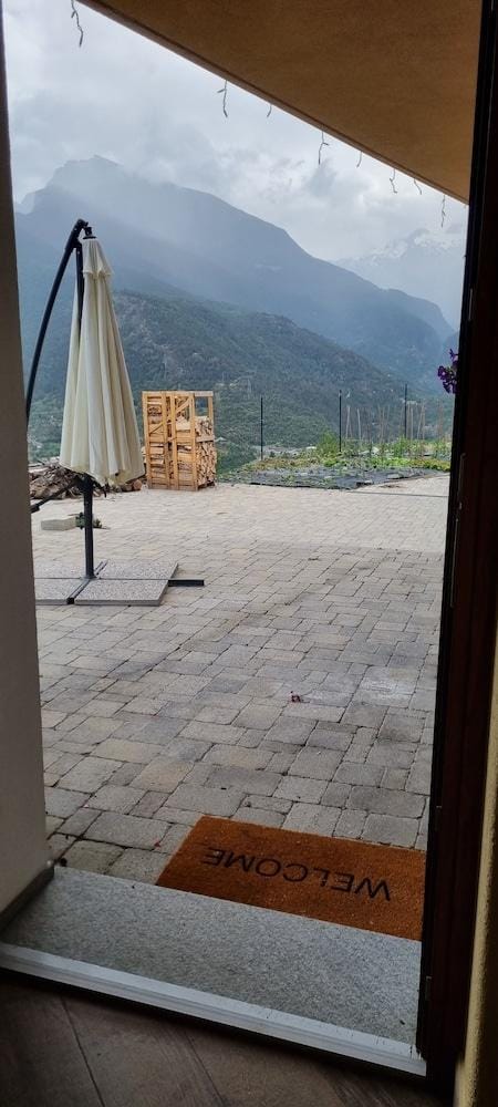 Lo Noyer Et Les Roses Hotel in Aosta Valley, Italy