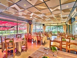 Logis Chalet Du Mont Roland Hotel in Dole