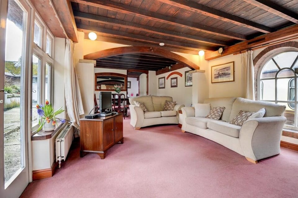 Holiday Cottages and North Star Apartment Hotel in England