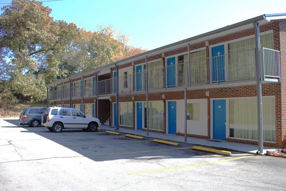 Church Hill Inn Hotel in Cherokee Reservoir