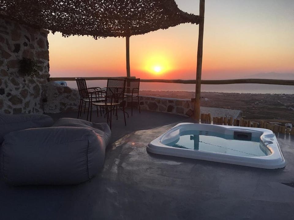 Fertimo Suites by Karpimo Hotel in Santorini