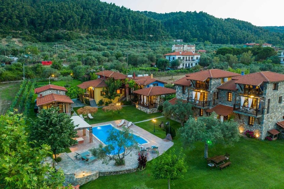 Ta Petrina Hotel in Halkidiki