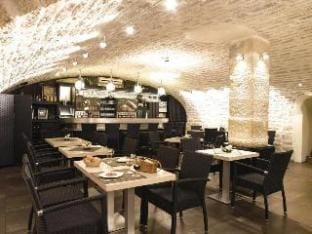 LOGIS HOTEL DARCY Hotel in Auvergne-Rhône-Alpes