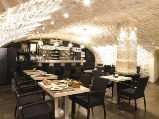 LOGIS HOTEL DARCY Hotel in Auvergne-Rhône-Alpes