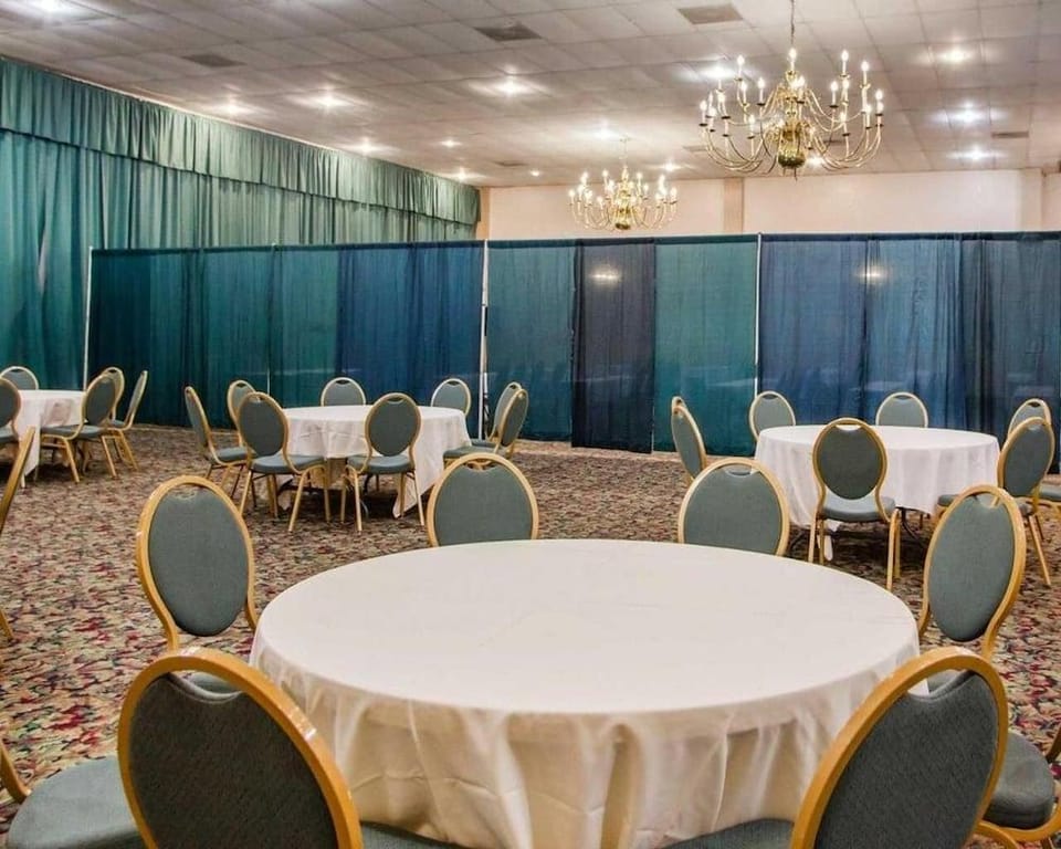 Econo Lodge Conference Center Hotel in Pennsylvania