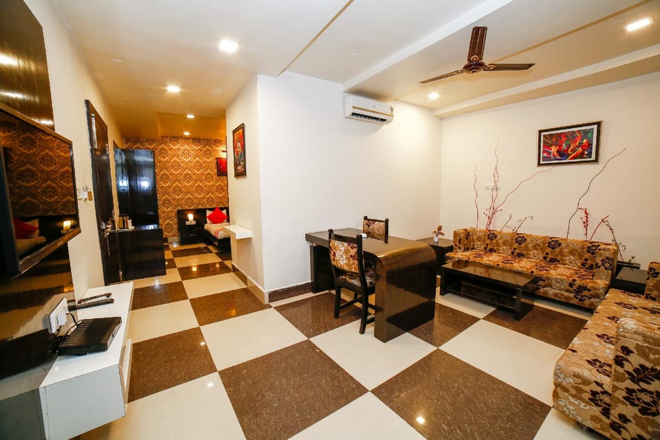 OYO 35769 Hotel Rishabh Hotel in Uttar Pradesh