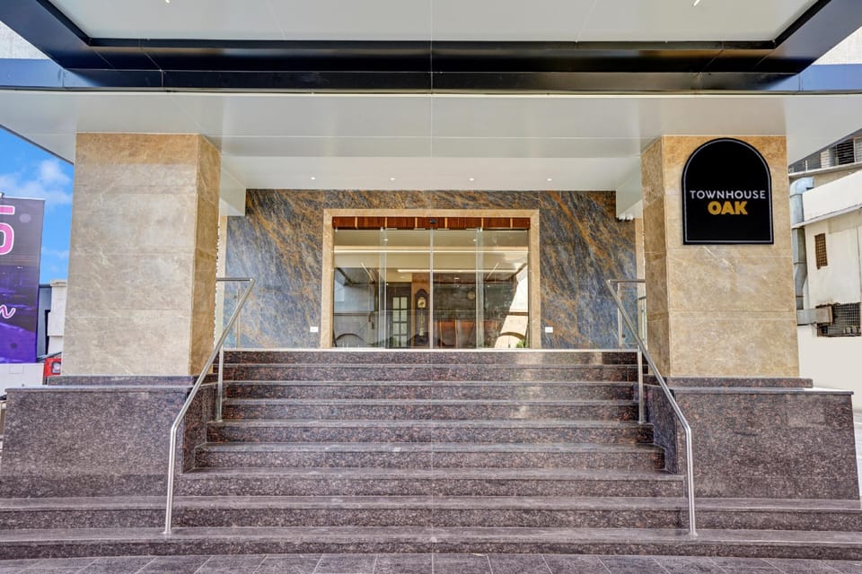 Clubhouse Hotel Raajpath Hotel in Vadodara