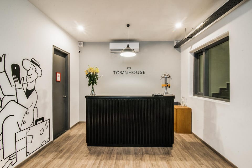 Townhouse Galleria Market Near Golf Course Road Hotel in Gurugram