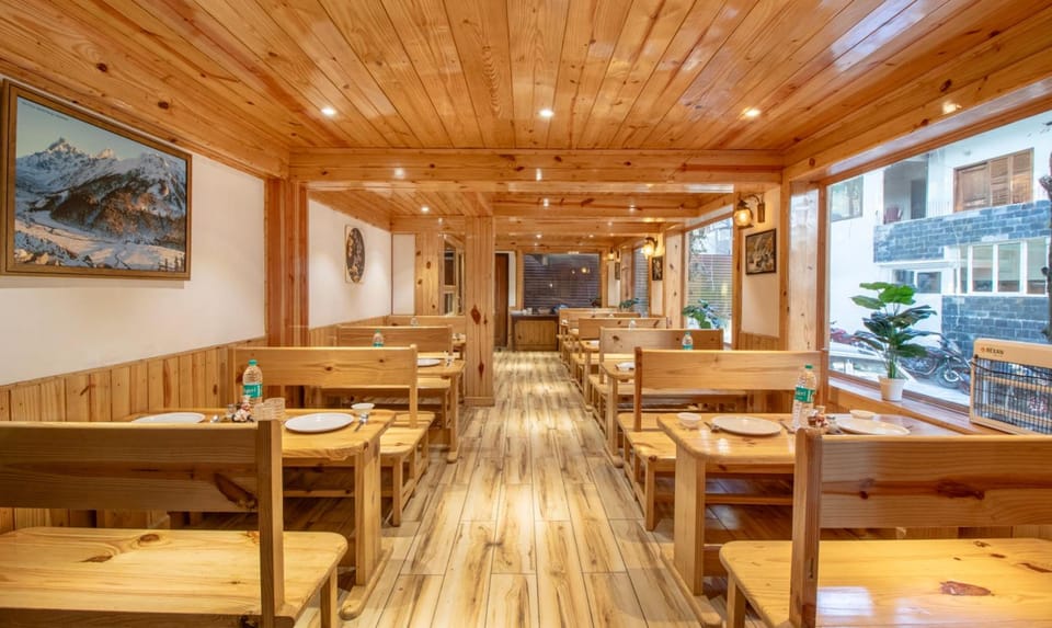 OYO 18758 Spacious Cottage Hotel in Uttarakhand