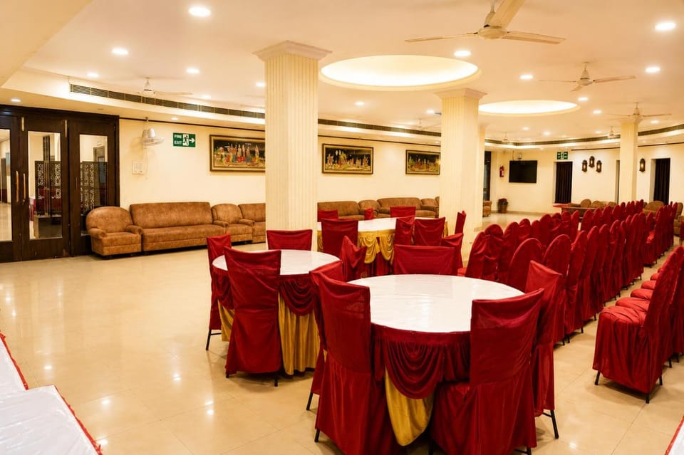OYO 29826 Central Hotel Hotel in Lucknow