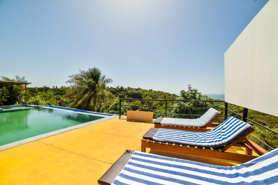 Capital O 30548 Padma Cottages Hotel in Mandrem