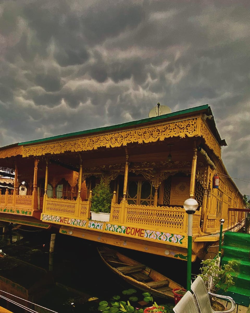 houseboat new moon Hotel in India