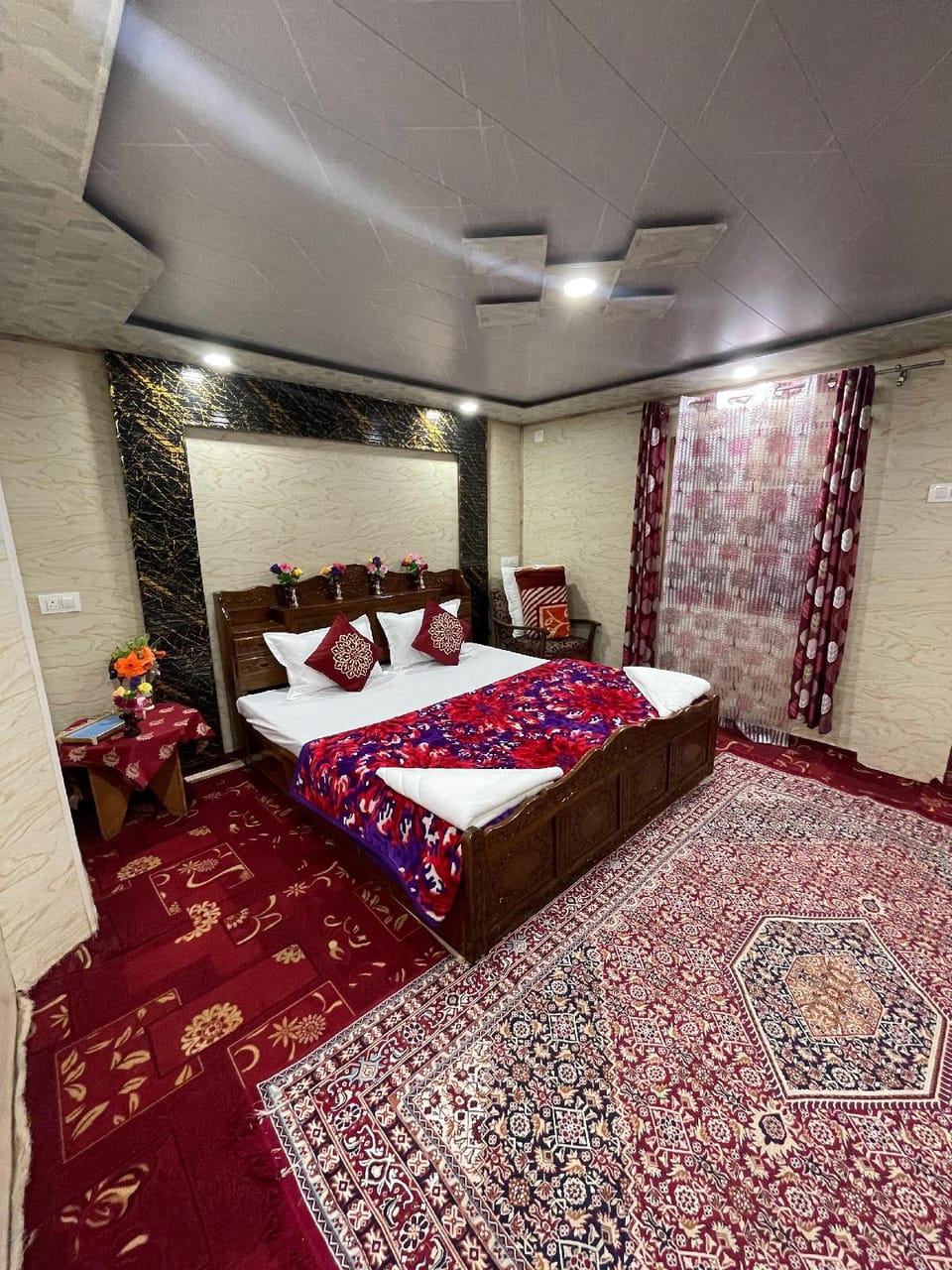 houseboat new moon Hotel in India