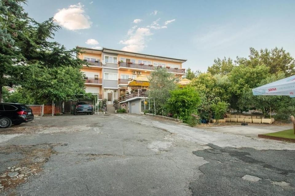 Ul. dr. Franje Tuđmana 71 Hotel in Zadar County