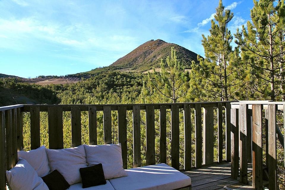 Terre des Baronnies. Cabanes Hotel in Provence-Alpes-Côte d'Azur