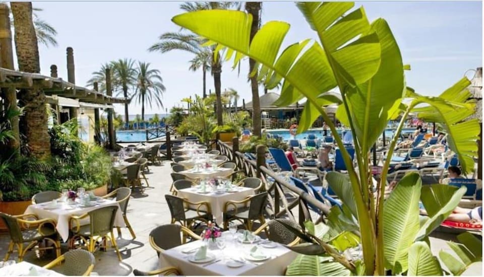 Waterfront Sunset Beach Apartment Hotel in Benalmadena