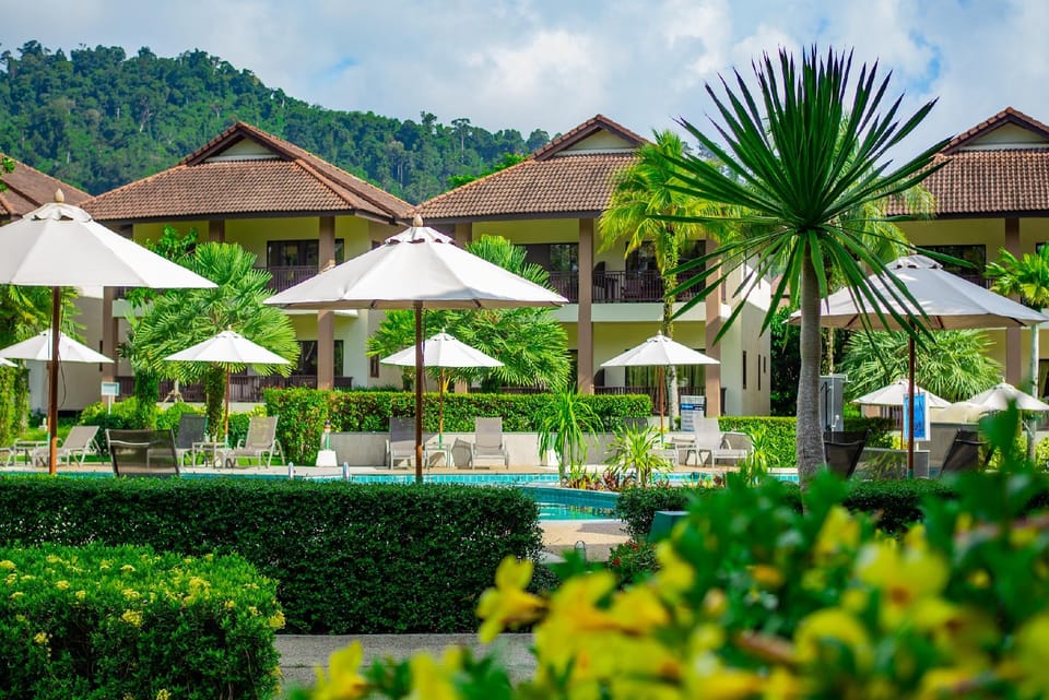 The Leaf Oceanside by Katathani Resort Resort in Khuekkhak
