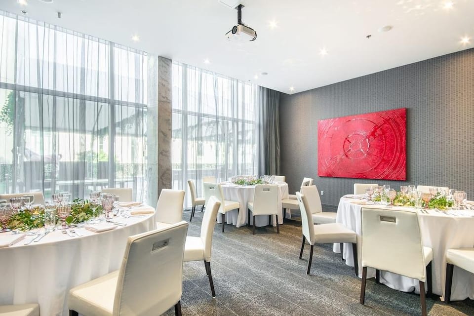 OPUS Montreal Hotel Hotel in Laval