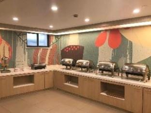 Hanting Hotel Shanghai Dahua Hucheng Hotel in Shanghai