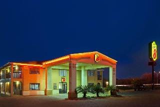 Super 8 San Antonio/Riverwalk Area Hotel in San Antonio