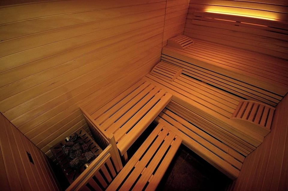Longhin Hotel in Canton of Grisons