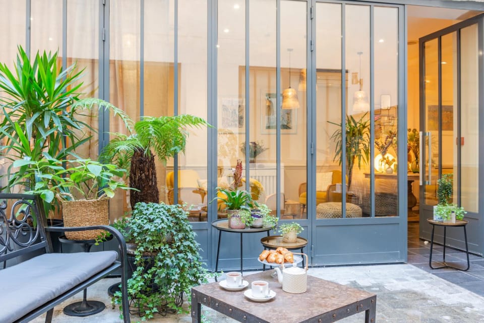 Hotel 29 Lepic Hotel in Paris