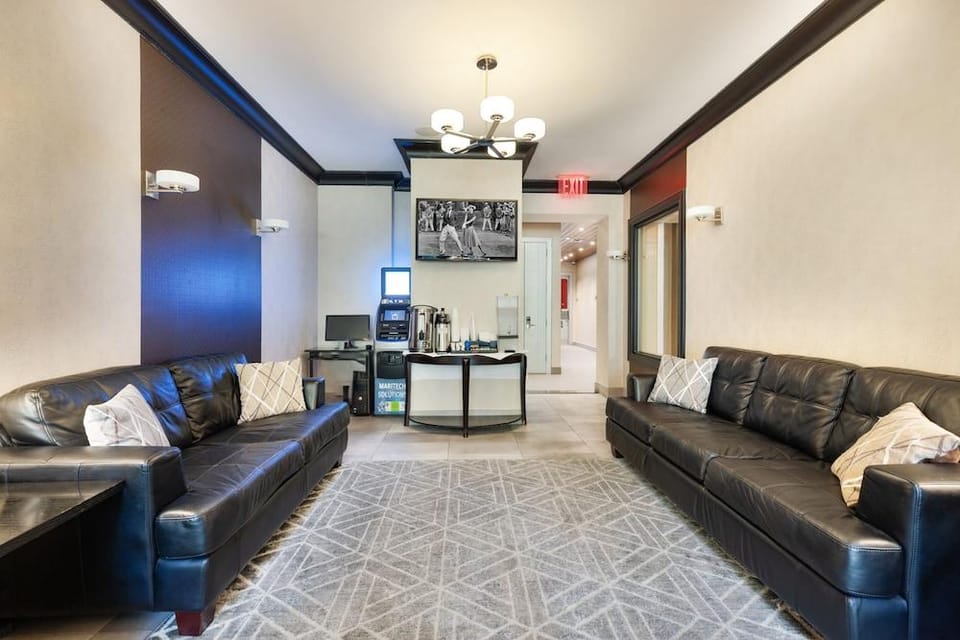 Condor Hotel - Williamsburg, Brooklyn Hotel in Bedford-Stuyvesant