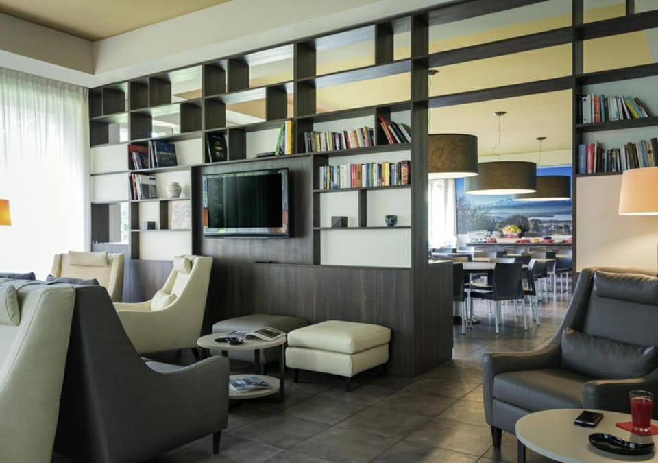 Shared lounge/TV area