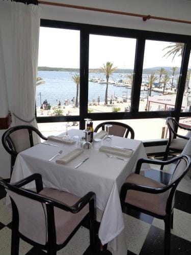 Hostal Restaurant S Algaret Hotel in Fornells, Minorca