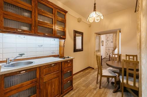 Apartments Leo Hotel in Kotor