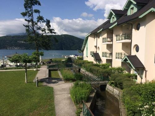 La Baie des Voiles 2 chambres 4 a 6 personnes au bord du lac plage privee Hotel in Talloires