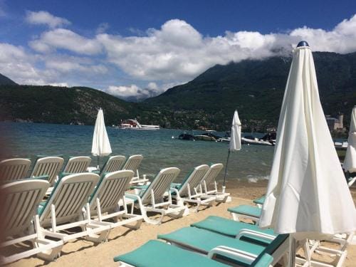 La Baie des Voiles 2 chambres 4 a 6 personnes au bord du lac plage privee Hotel in Talloires