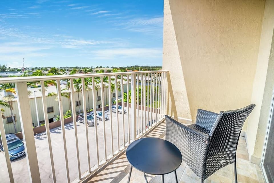 South River Suites Restaurant and Lounge Hotel in Hialeah Gardens