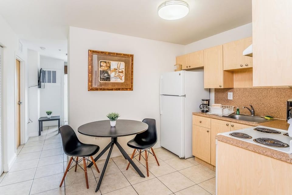South River Suites Restaurant and Lounge Hotel in Hialeah Gardens
