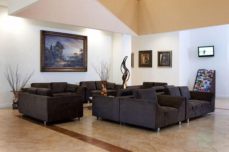 South River Suites Restaurant and Lounge Hotel in Hialeah Gardens
